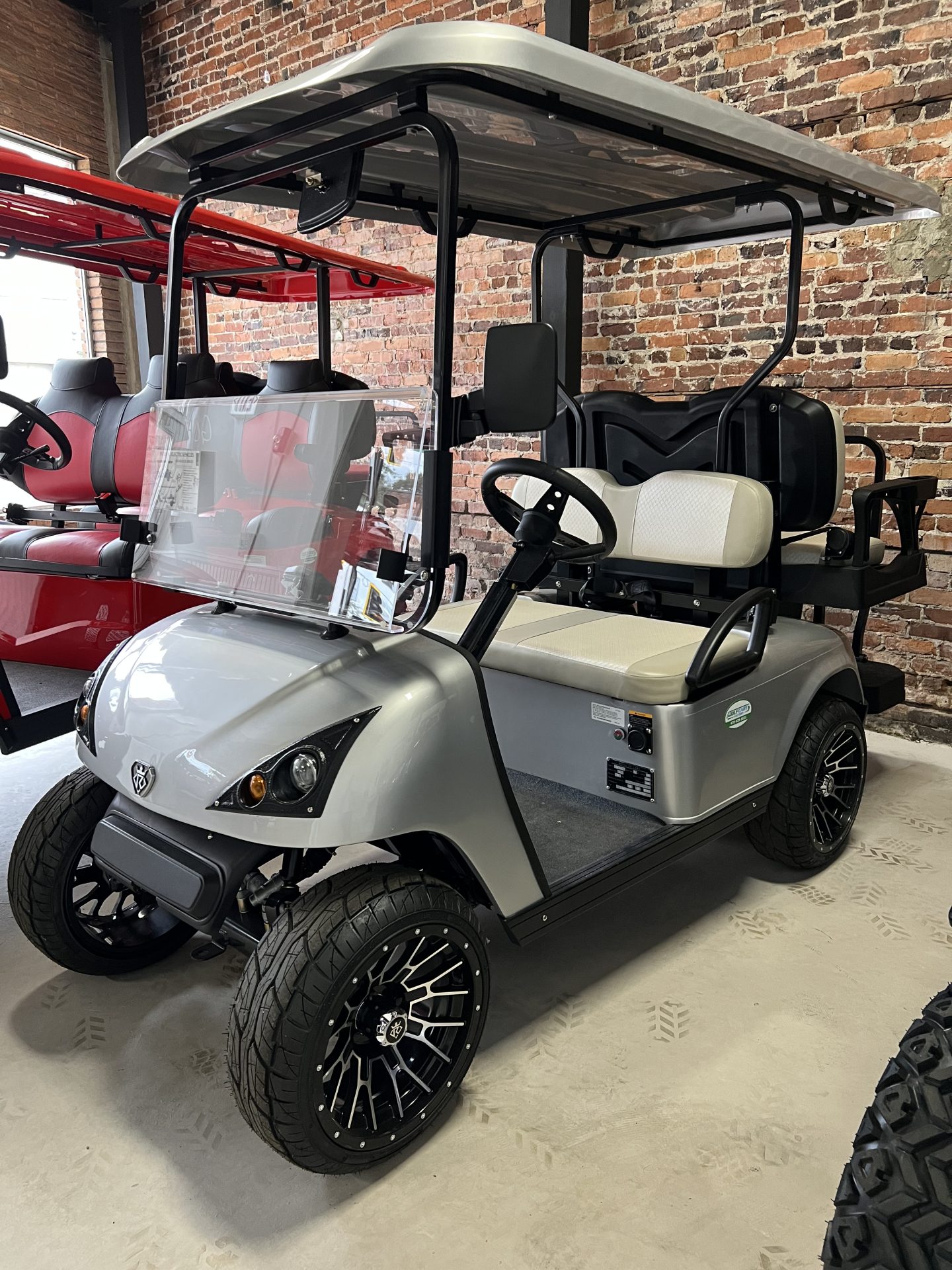 NEW ROYAL EV MONARCH M4 48V LITHIUM | Golf Cart Factory